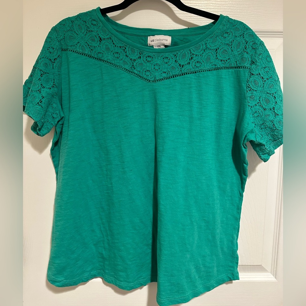 Liz Claiborne Green lace shoulder top. Size XXL.